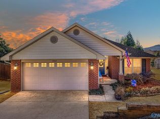 6802 Wintercrest Way SE, Owens Cross Roads, AL 35763