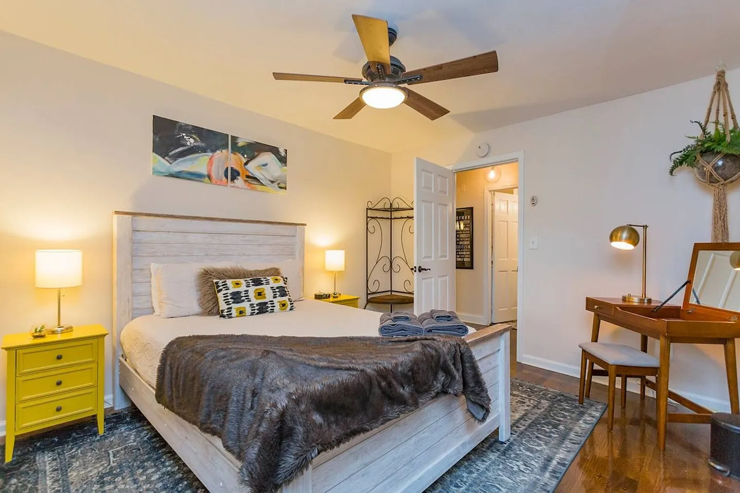 2 bed, 1.0 bath, 828 sqft, $3,079 — Photo 4