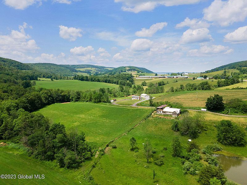 3rd image of 134 Farmview Lane