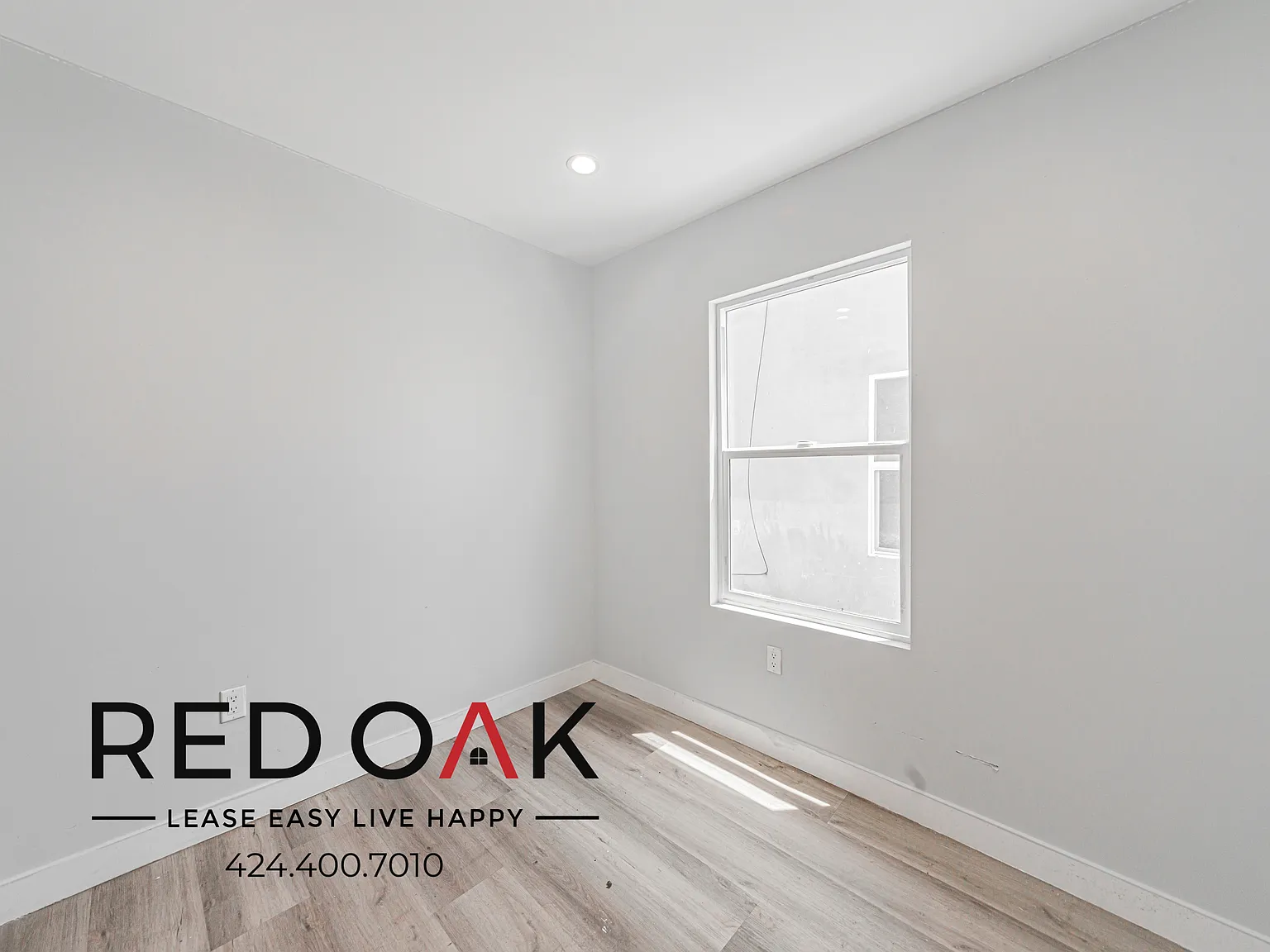 Brilliant Three Bedroom with Eat-In Kitchen and Laundry Hookups ~ In Hyde Park! — Photo 3