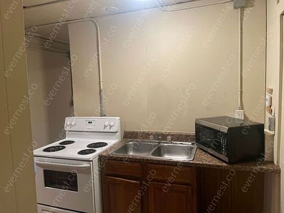 2nd image of 202 Maplewood Ave #3