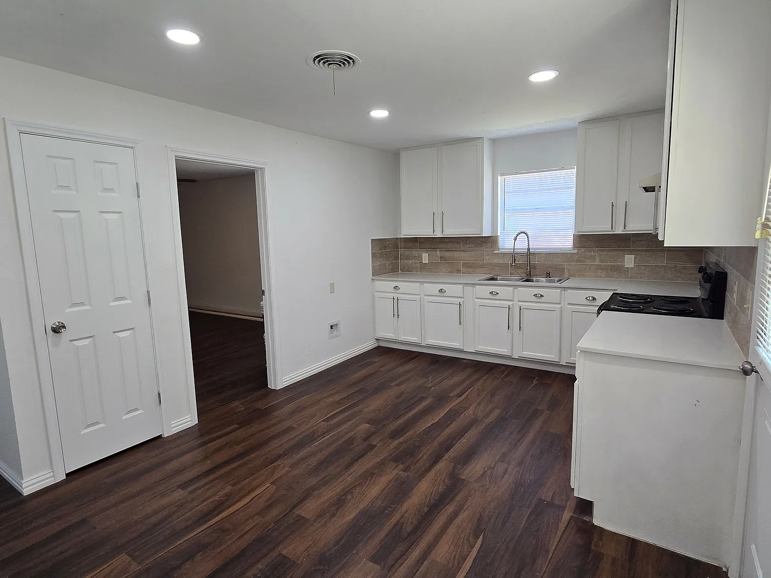 3 bed, 1394 sqft, $1,900 — Photo 3