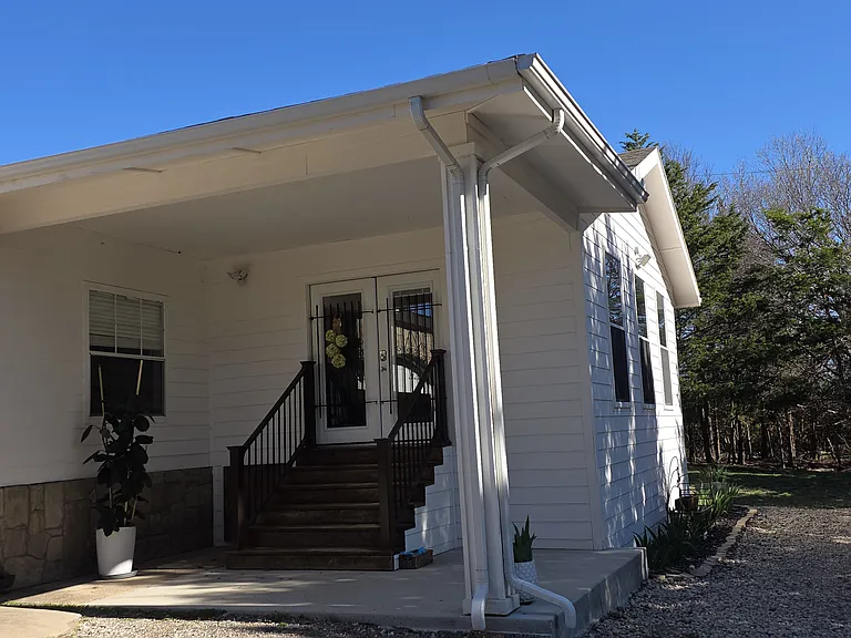 Oak Creek Dr — Photo 2