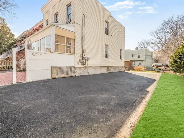 858 E 223rd Street, New York, NY 10466