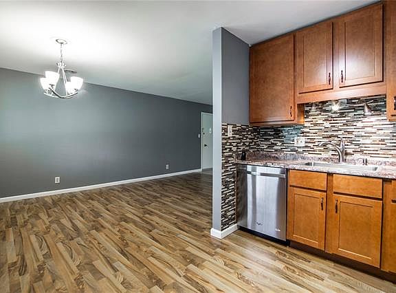 4th image of 10018 S Bunker Hill Dr #F