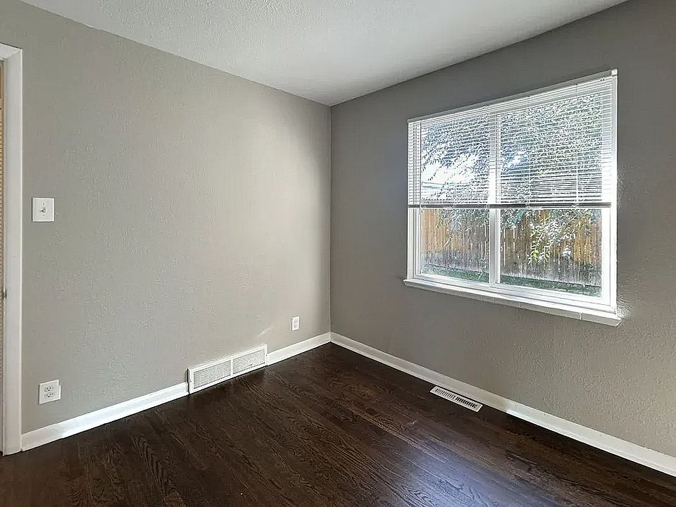 Bedroom with Garden View