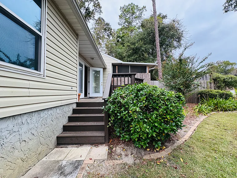 7361 Hollis St — Photo 43