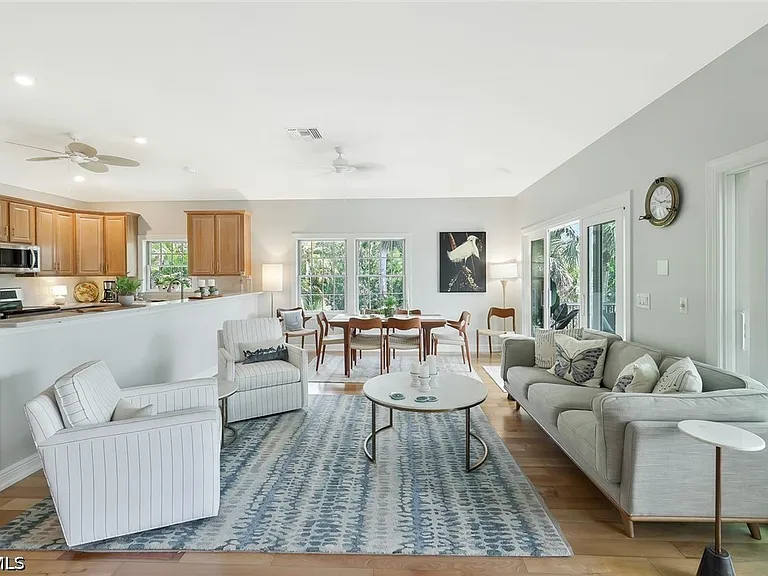 2130 Sunset Cir — Photo 9