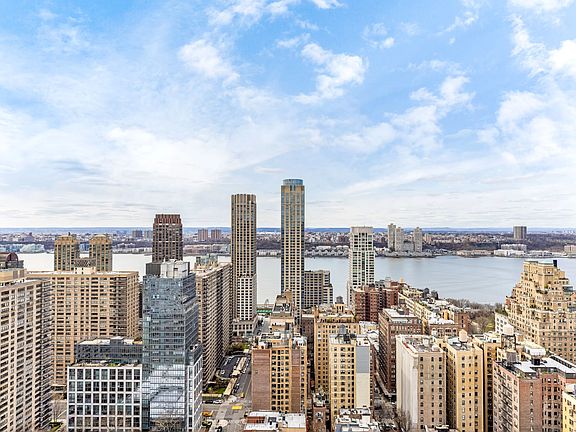5th image of 201 W 70th St APT 40L