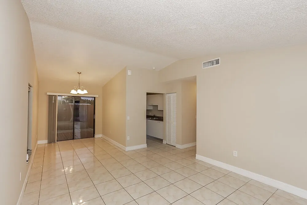 3 bed, 2.0 bath, 979 sqft, $2,705 — Photo 3
