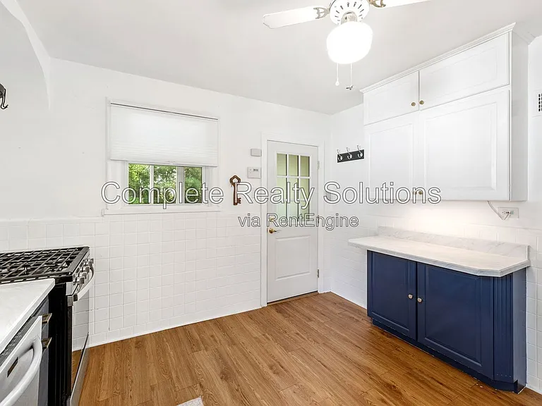 8511 Florence Ave — Photo 32