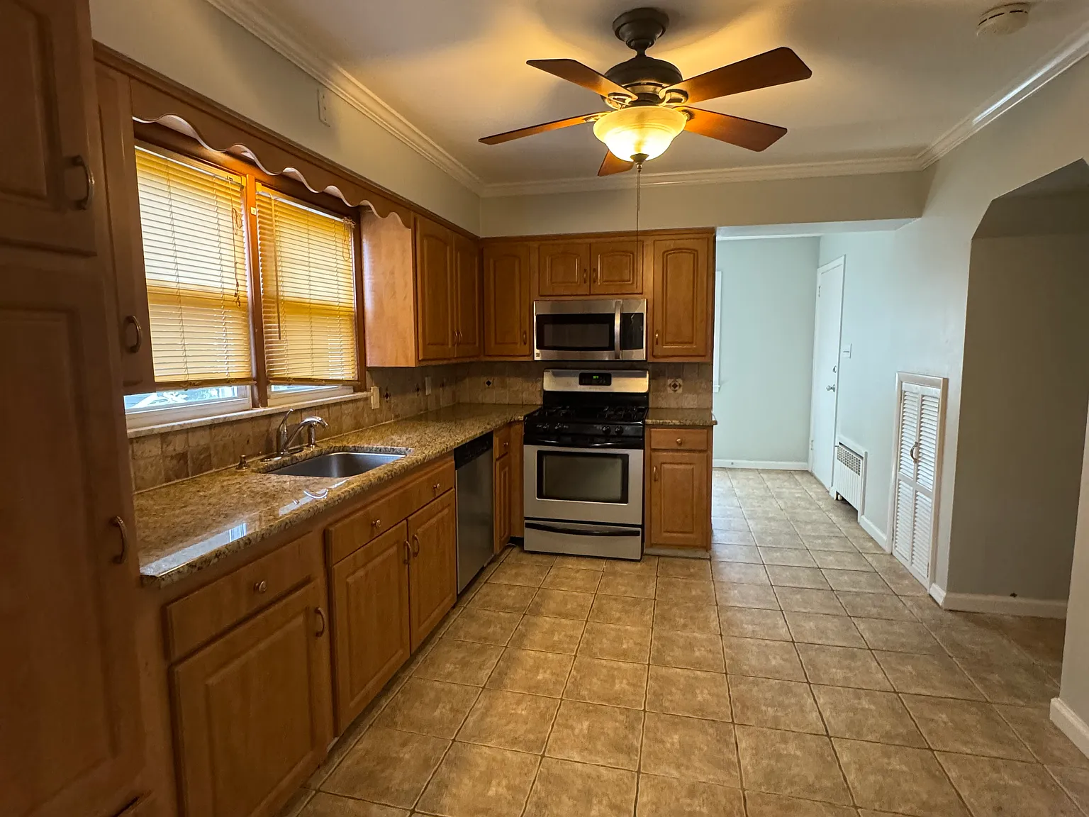 3 bed, $2,700 — Photo 2