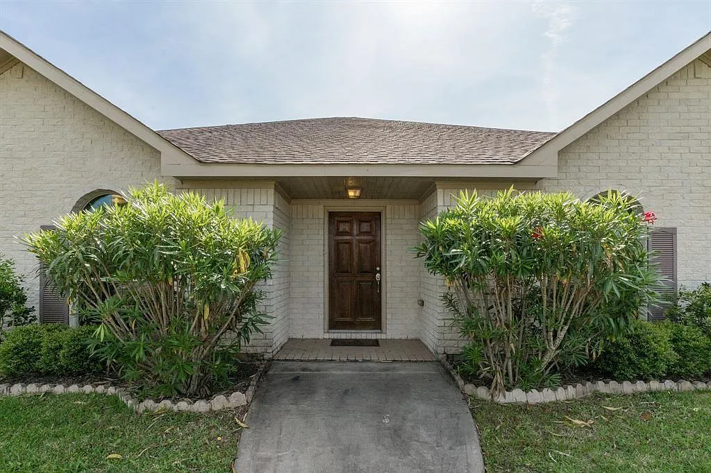 4 bed, 3.0 bath, 2872 sqft, $2,995 — Photo 3