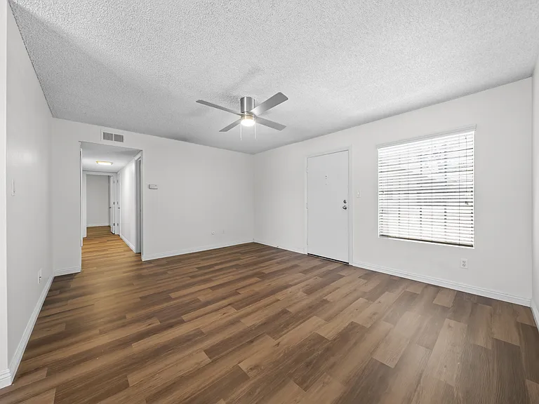 7614 Parkway Dr — Photo 23