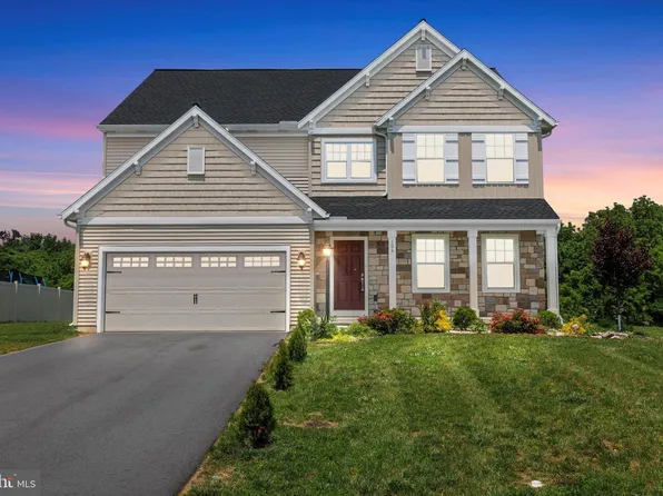 104 Berkshire Dr, Carlisle, PA 17015
