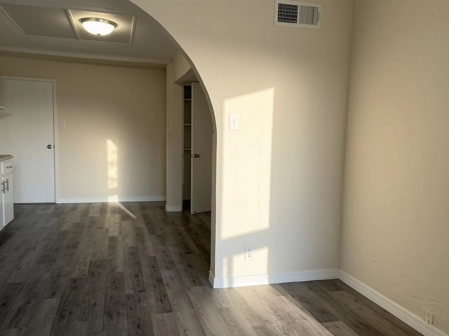 2 bed, 601 sqft, $975 — Photo 4