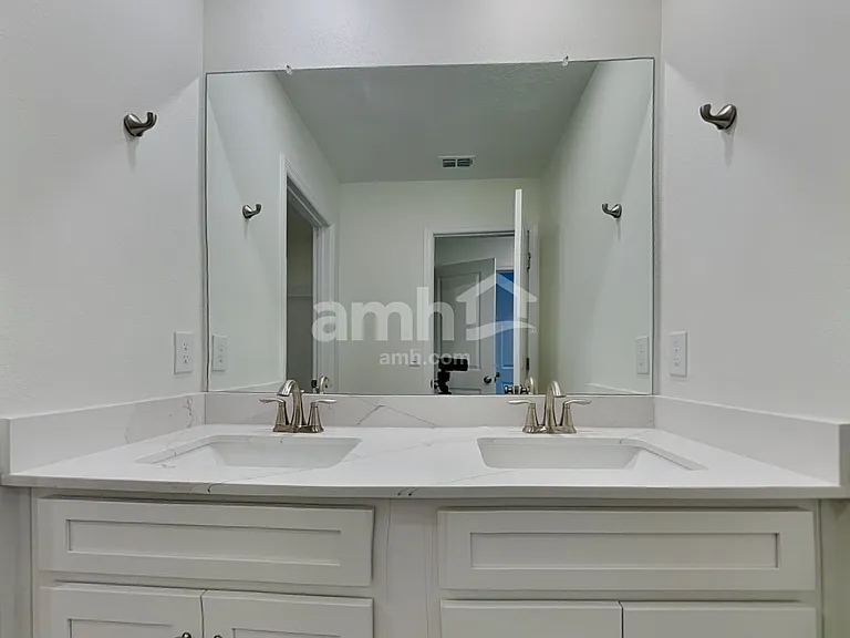 5939 Sycamore Place St — Photo 16