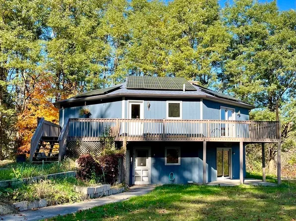 373-375 Montague Rd, Amherst, MA 01002