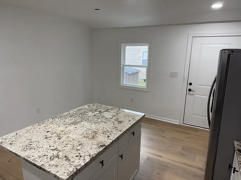 1440 Lasalle Ave — Photo 3