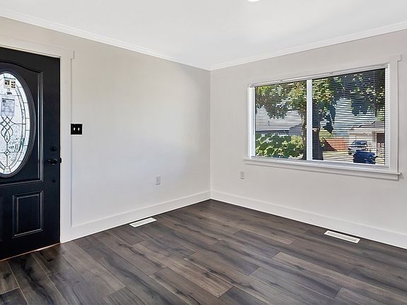 2nd image of 2100 NE 6th Pl