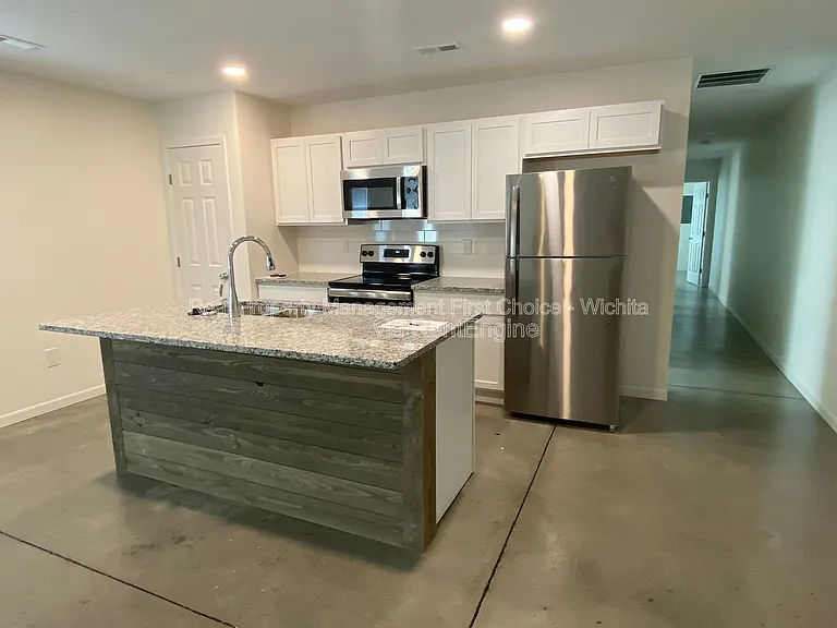 1514 N Madison Ave — Photo 2