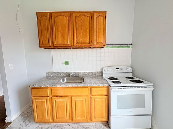5th image of 93 Halsey St APT D2