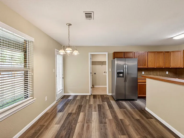 10261 English Manor Dr — Photo 11