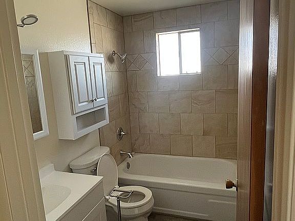 Hall bathroom 