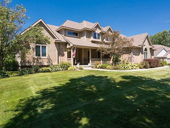 3rd image of 5566 Creekview Dr