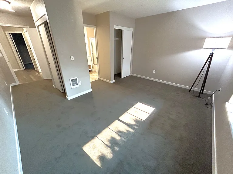 15728 SE Stark St — Photo 8