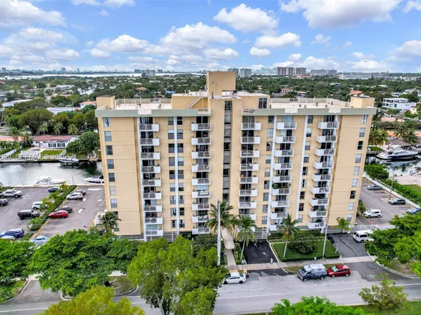 2000 NE 135th St, Miami, FL