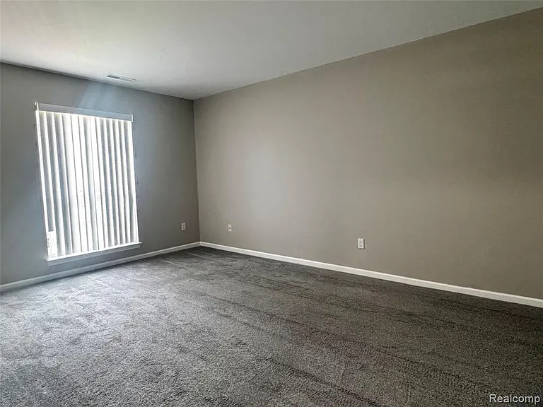 45997 Rhodes Dr — Photo 16