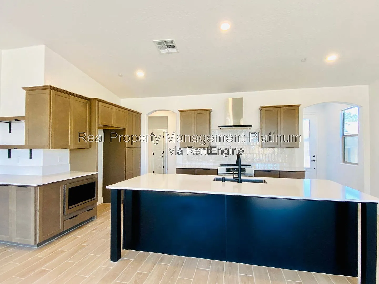 3 bed, 3.0 bath, 2280 sqft, $2,550 — Photo 1