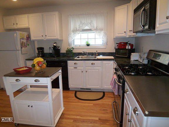 2nd image of 12 Acacia Dr