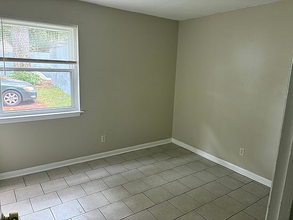 4th image of 7 Oak Forest Ln