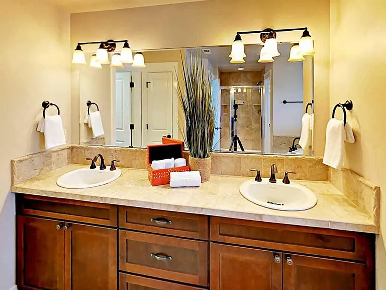 946 E Winding Creek Dr — Photo 16