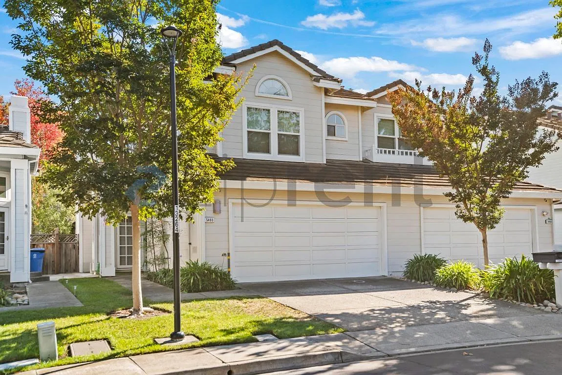 2 bed, 2.5 bath, 1533 sqft, $5,240 — Photo 2