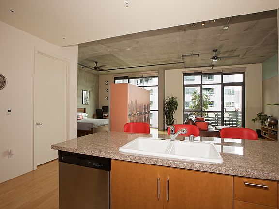 5th image of 527 10th Ave Unit 602