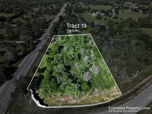 103 Woodland Meadows Ln, La Grange, TX 78945