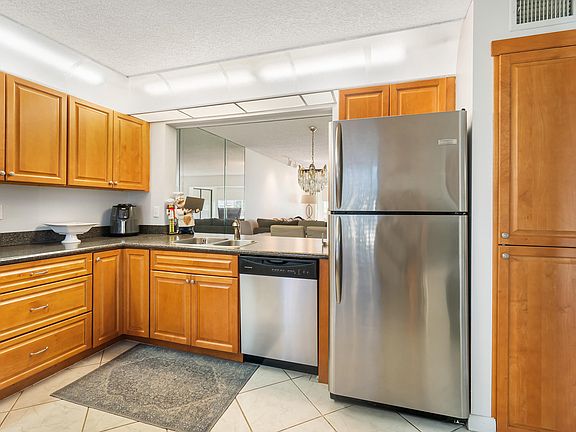 2nd image of 5533 Fairway Park Drive #102