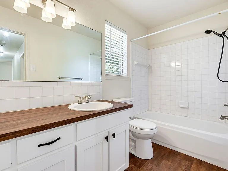 108 E Reagan Ave — Photo 13