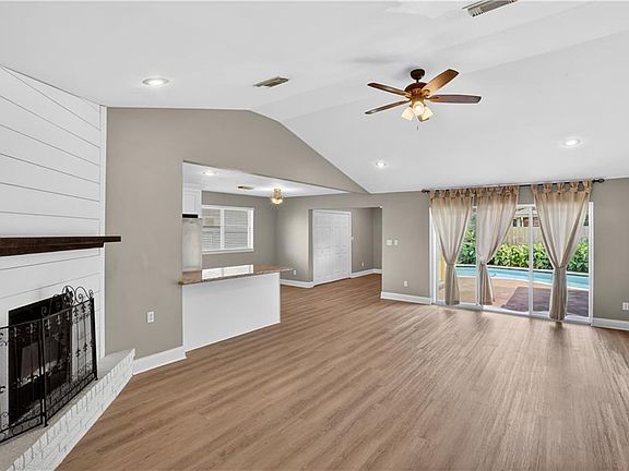 4th image of 4800 Belle Dr