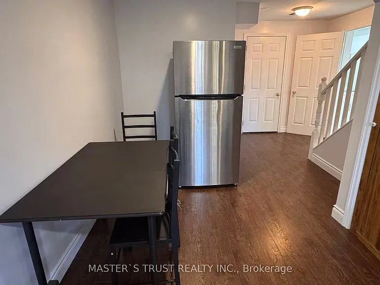 76 Kortright Rd E — Photo 2