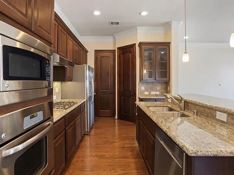 5503 Livorno Way — Photo 8