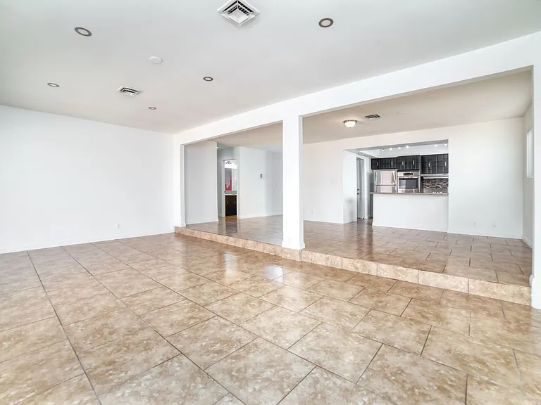 3556 Ruth Dr — Photo 6