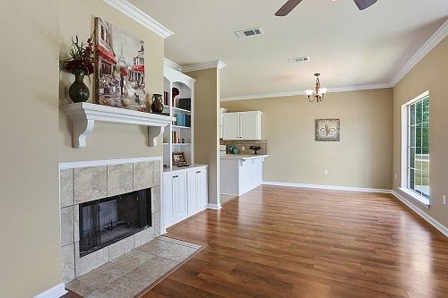 3rd image of 7492 Woodland Trace Ct