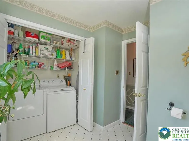 1319 Shady Ln — Photo 41