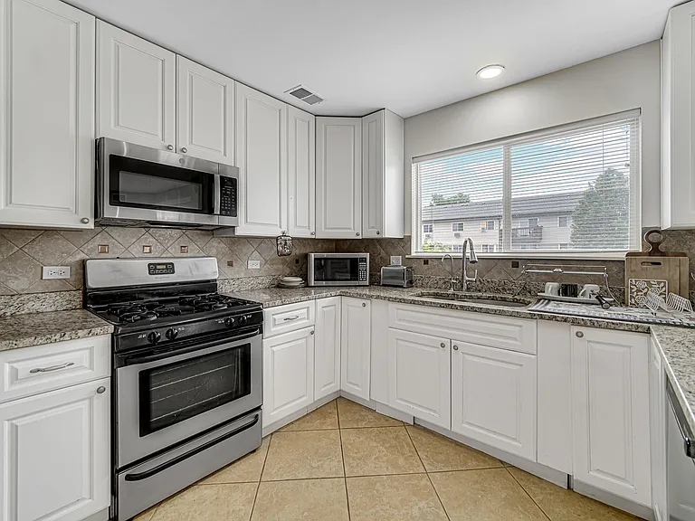 673 E Fountainview Dr #673 — Photo 5
