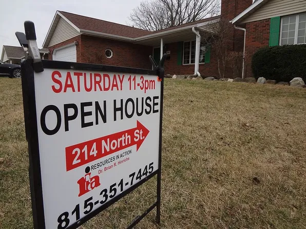 214 North St, Washington, IL 61571