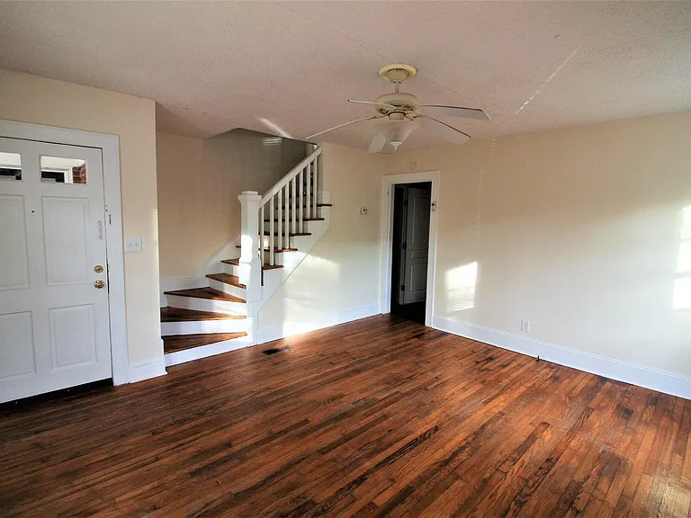 505 S Oak St — Photo 4
